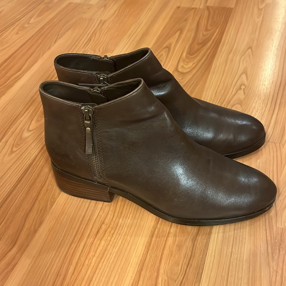 Cole Haan Hayes Flat Bootie. Brown leather. Size 8.5. - Picture 3 of 11